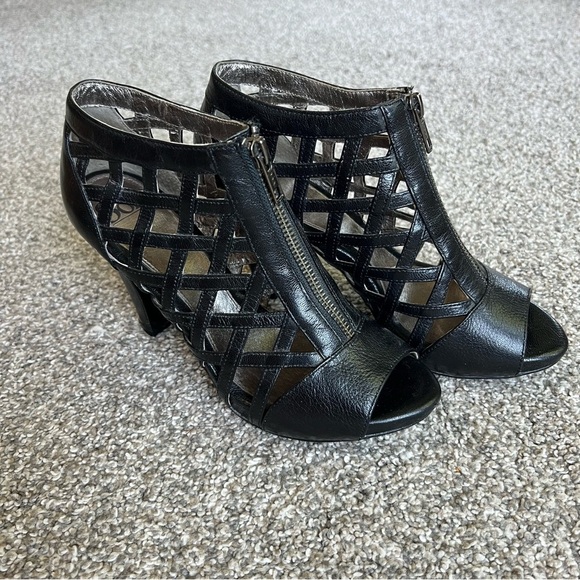 Sofft Black Leather Strappy Woven High Heel Booties with Front Zipper, Size 7.5 - Picture 1 of 9